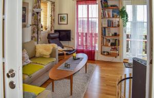 Seating area sa Beautiful Apartment In Rauland With Sauna