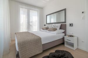 En eller flere senge i et værelse på Luxury Apartman SPA Residence Hévíz