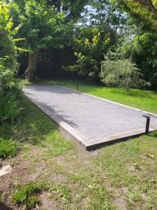 a path in a park with trees and grass at Les Chênes in Bénesse-Maremne