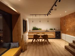 a kitchen with a table and chairs in a room at Wolf & Schaf Apartments in St. Wolfgang