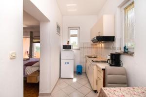 Kuchyňa alebo kuchynka v ubytovaní Apartments Stefa