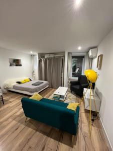 a living room with a couch and a bed at Studio centre village in Bocognano