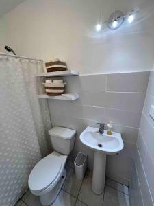 Koupelna v ubytování Casa en caleta la romana