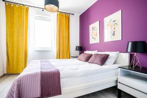 Katil atau katil-katil dalam bilik di Top View Apart - super widok na Jezioro, parking, winda, Netflix i Prime