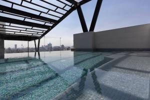 a pool on the top of a building at Private Balcony Infinity Pool & Rooftop in La Roma - Queretaro in Mexico City