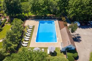 an overhead view of a large swimming pool with lounge chairs at 25 Bedrooms - Retreat Center Waterfront Renovated 