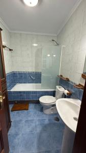 A bathroom at El pisuco