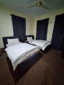 Ein Bett oder Betten in einem Zimmer der Unterkunft Royal's Villa by Premiere Inn, Hunza