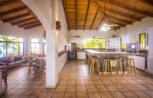 a kitchen and dining room with a table and chairs at Villa for 12 Guests with private pool and SPECTACULAR Ocean View in Uvita