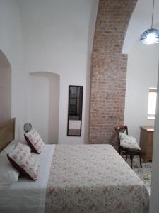 a bedroom with a bed and a brick wall at affittacamere prezioso in Gaeta