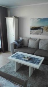 a living room with a couch and a coffee table at Fewo Steffens Schulstrasse in Scharbeutz