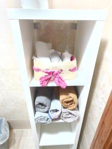 a white towel rack with towels and towels at Studio apartment, TV, WiFi Kitchen Parking, Wembley Elizabeth Line in Northolt +9 photos