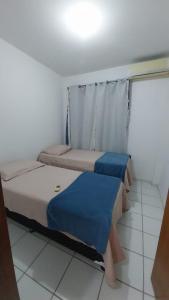 Habitación con 2 camas en una habitación en Apto CHARMOSINHO, en São Luís