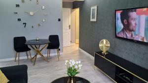 Μια τηλεόραση ή/και κέντρο ψυχαγωγίας στο Apartament plac Żołnierza Szczecin Polska