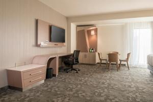 TV a/nebo společenská místnost v ubytování Courtyard by Marriott Ciudad Juarez