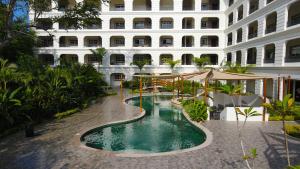 a swimming pool in front of a building at Palacio Huatulco - 2I in Santa Maria Huatulco