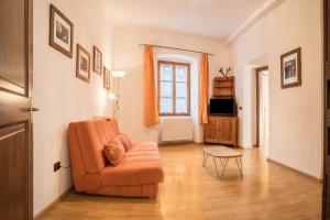 A television and/or entertainment centre at Residence Lena App 1 with Balcony