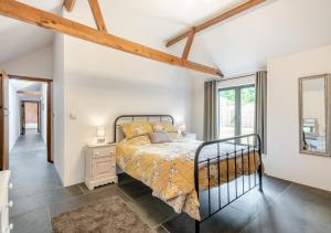 a bedroom with a bed and a window at The Cattle Barn in Wood Dalling