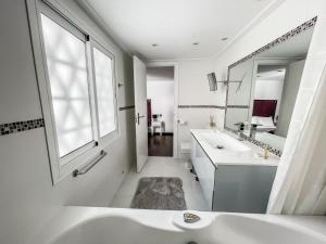 Zdjęcie z galerii obiektu Sweet Inn - Casa Banus w Marbelli