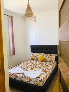 Un pat sau paturi într-o cameră la Essaouira