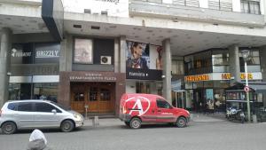 a red van parked in front of a building at Departamento Plaza in Bahía Blanca