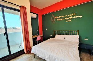 Ένα ή περισσότερα κρεβάτια σε δωμάτιο στο Sofa Potato Homestay