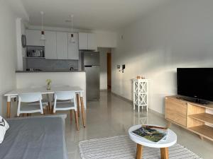 a kitchen and living room with a table and chairs at Hermoso Depto in Corrientes