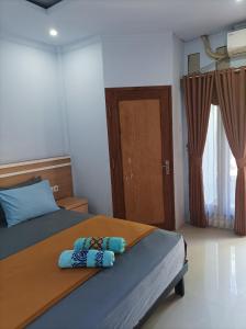 Ένα ή περισσότερα κρεβάτια σε δωμάτιο στο Merendeng Hostel Kuta