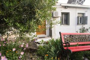 Vonkajšia záhrada v ubytovaní Guesthouse Simou with view 3 bedrooms