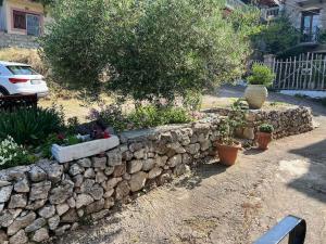 Vonkajšia záhrada v ubytovaní Guesthouse Simou with view 3 bedrooms
