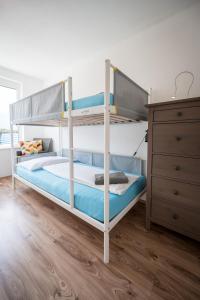 Ένα ή περισσότερα κρεβάτια σε δωμάτιο στο MOOKI Lake Apartment Ossiacher See&Gerlitzen