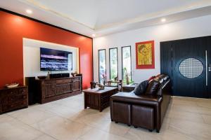 Posezení v ubytování RUSARDI Poolvilla Ao Nang - new Villa 4 Bedrooms 4 Bathrooms, 10m Pool