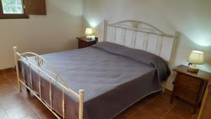 Un pat sau paturi într-o cameră la Villa Paradiso