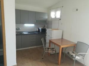 Kuchyňa alebo kuchynka v ubytovaní Apartman Lidija Čiovo