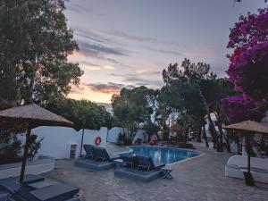 Bazén v ubytovaní Naxos Summerland resort alebo v jeho blízkosti