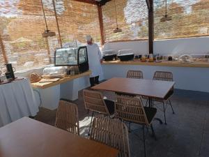 Televízia a/alebo spoločenská miestnosť v ubytovaní Naxos Summerland resort