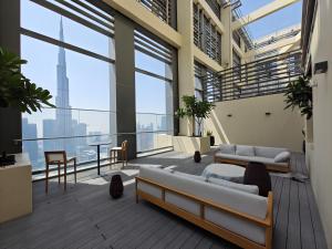 Posezení v ubytování Eloquent Upscale 2BR with Breathtaking Full Burj Khalifa