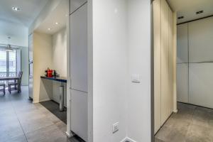 A kitchen or kitchenette at San Maurilio Apartment