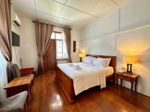 Ένα ή περισσότερα κρεβάτια σε δωμάτιο στο Dinsomon Hotel