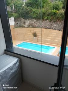 Basen w obiekcie Apartamento Piscina 2G by Urraca Suites Viveiro lub w pobliżu