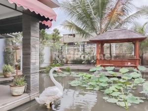 Сад в Khayrizsan Guest House Mitra RedDoorz +5 фотографий