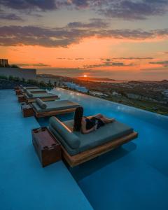 Bazén v ubytování North Santorini - A Luxury Spa Hotel nebo v jeho okolí