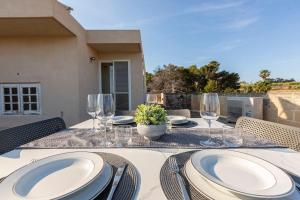 A balcony or terrace at ZER- Spacious House with Terrace and Views