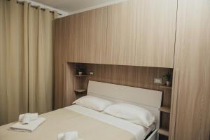 Una cama o camas en una habitación de B&B OASI SUL MARE San Salvo Marina