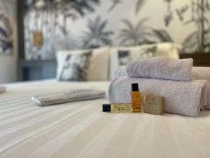 Postel nebo postele na pokoji v ubytování Hermitage Suites