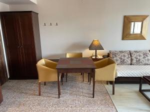 A seating area at ROYAL BEACH & APARTAMENT