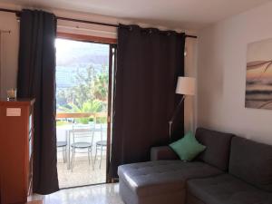 Posezení v ubytování Apartment 3 minutes from Puerto Rico beach