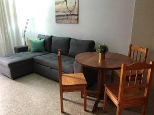 Posezení v ubytování Apartment 3 minutes from Puerto Rico beach