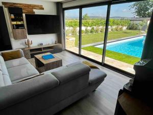 Bazén v ubytování Loft vu sur Pommard nebo v jeho okolí + 2 fotografie