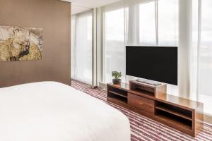 Μια τηλεόραση ή/και κέντρο ψυχαγωγίας στο Zurich Marriott Hotel